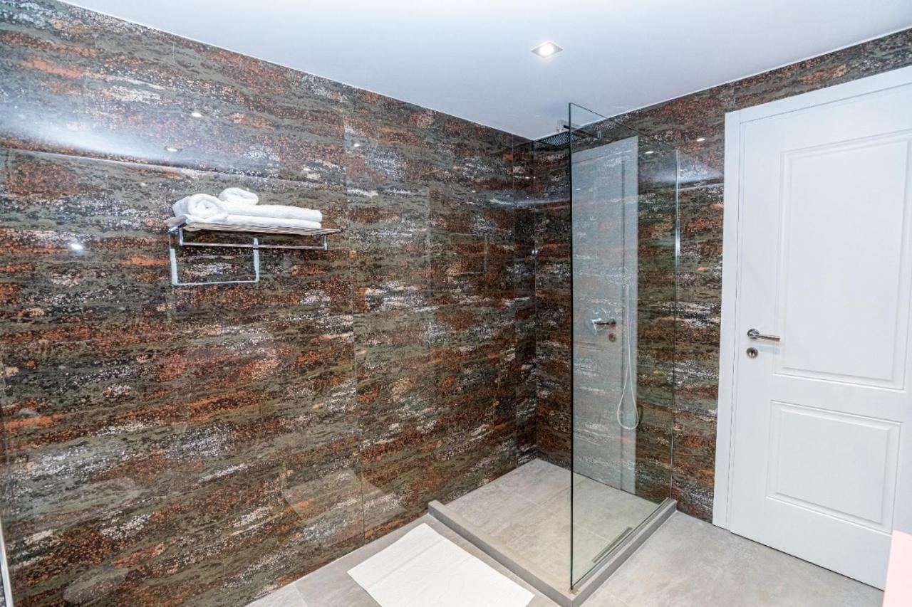 Hakuna Matata Residence & Apartments Vlorë エクステリア 写真